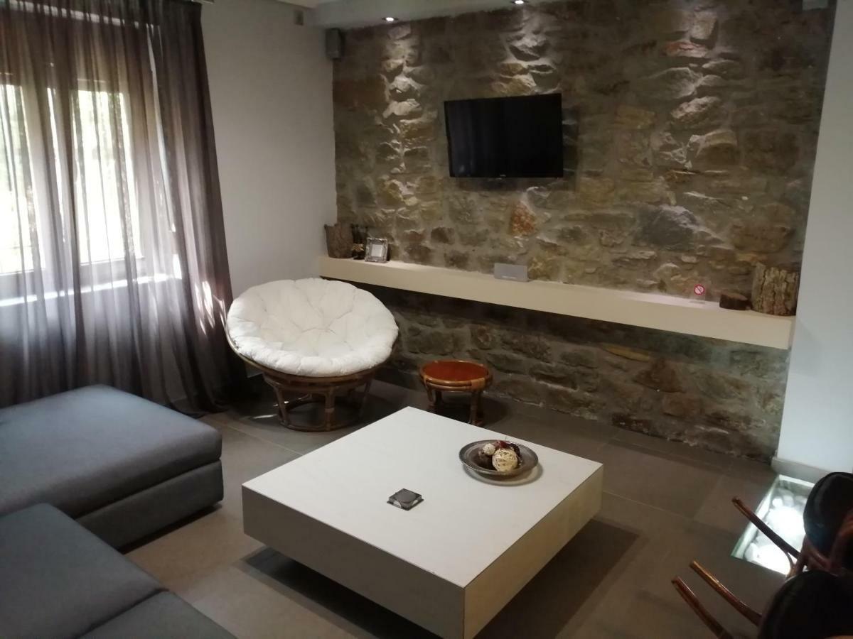 Modern Residence In The Center Of Trikala Eksteriør bilde